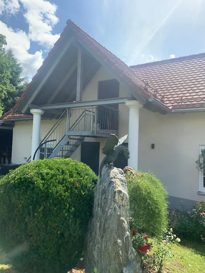Apartment Bezaubernde Ferienwohnung Mit Rosengarten Waldershof Germany