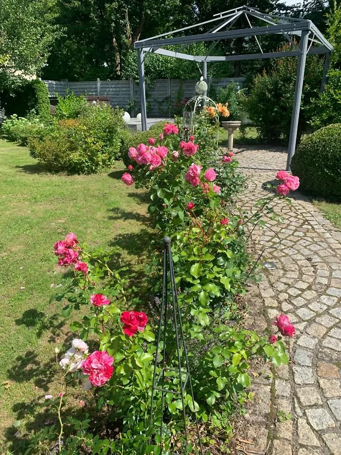 Bezaubernde Ferienwohnung Mit Rosengarten Waldershof