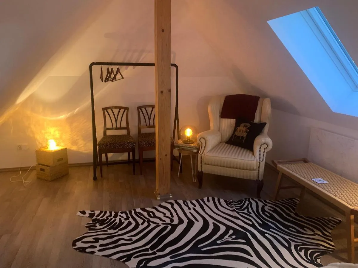 Apartment Bezaubernde Ferienwohnung Mit Rosengarten Waldershof Germany