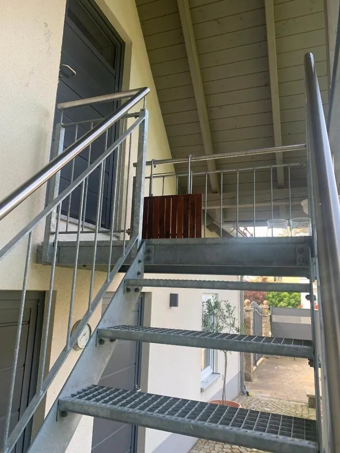 Bezaubernde Ferienwohnung Mit Rosengarten Waldershof Apartment