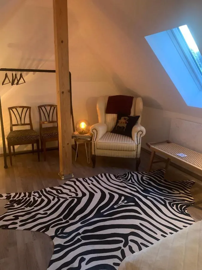 Bezaubernde Ferienwohnung Mit Rosengarten Waldershof 0*,  Germany