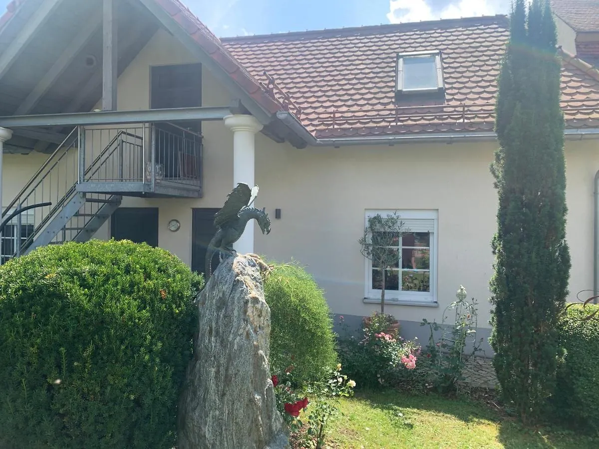 Bezaubernde Ferienwohnung Mit Rosengarten Waldershof 0*,