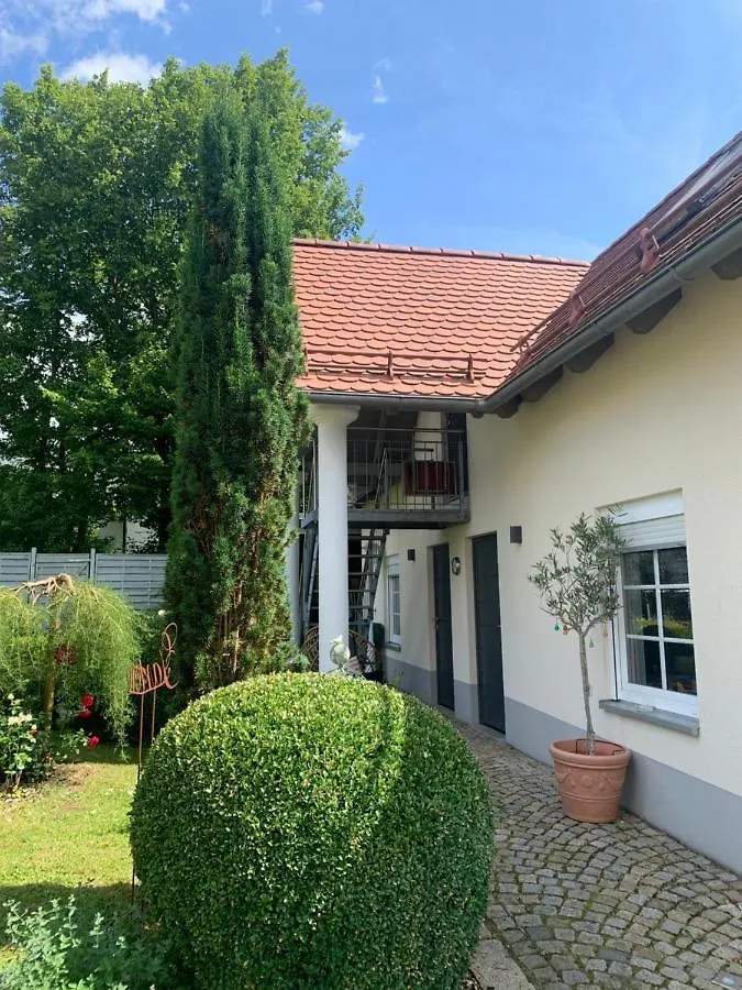 Apartment Bezaubernde Ferienwohnung Mit Rosengarten Waldershof Germany