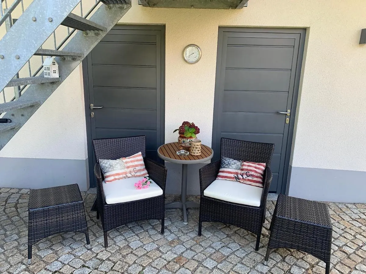 Bezaubernde Ferienwohnung Mit Rosengarten Waldershof Apartment